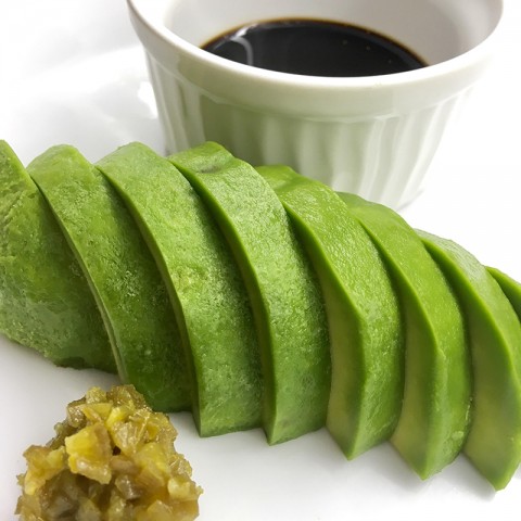 アボカドの刺身／Fresh Avocado Sashimi　完熟アボカドは美味しい♡サムネイル